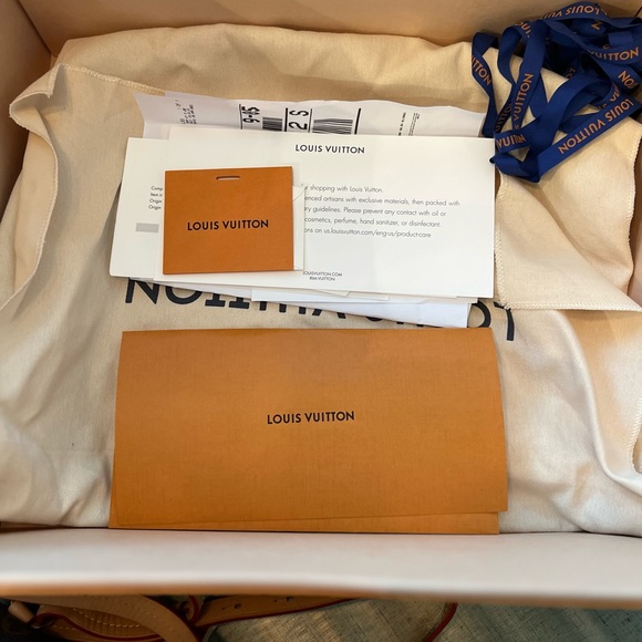 Louis Vuitton Monogram Montsouris PM. - Picture 16 of 16